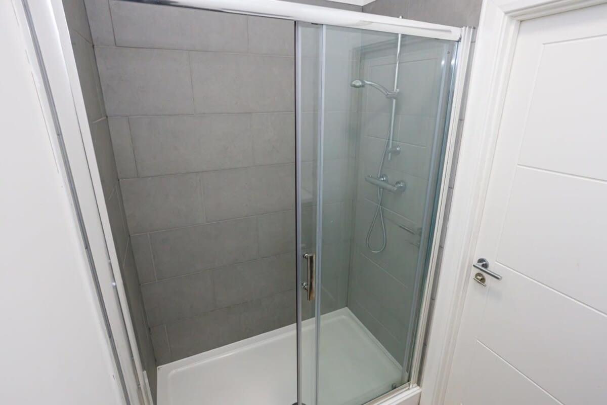 Contemporary 1 Bed Apartment Central Bolton Exterior foto